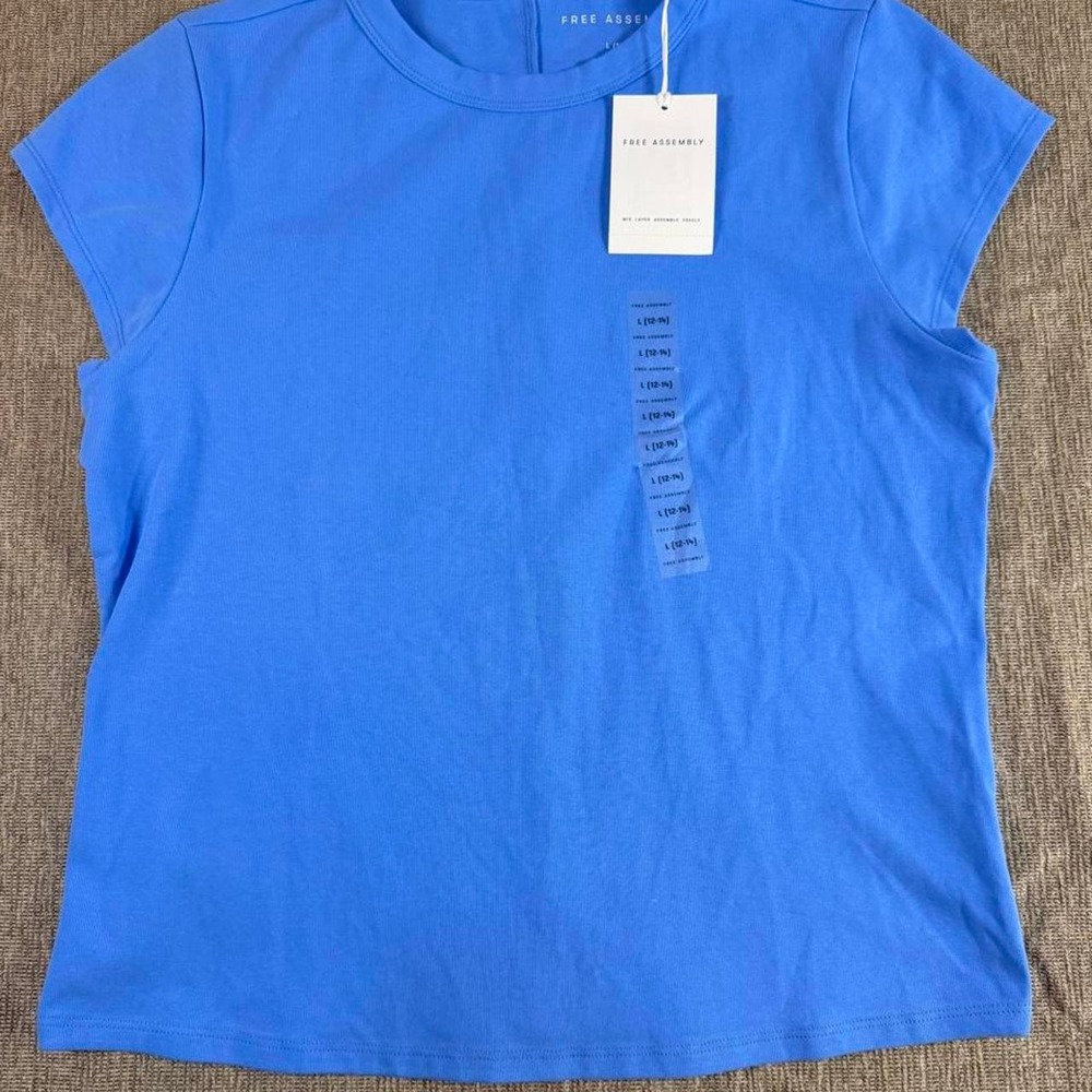 Free Assembly blue top size large